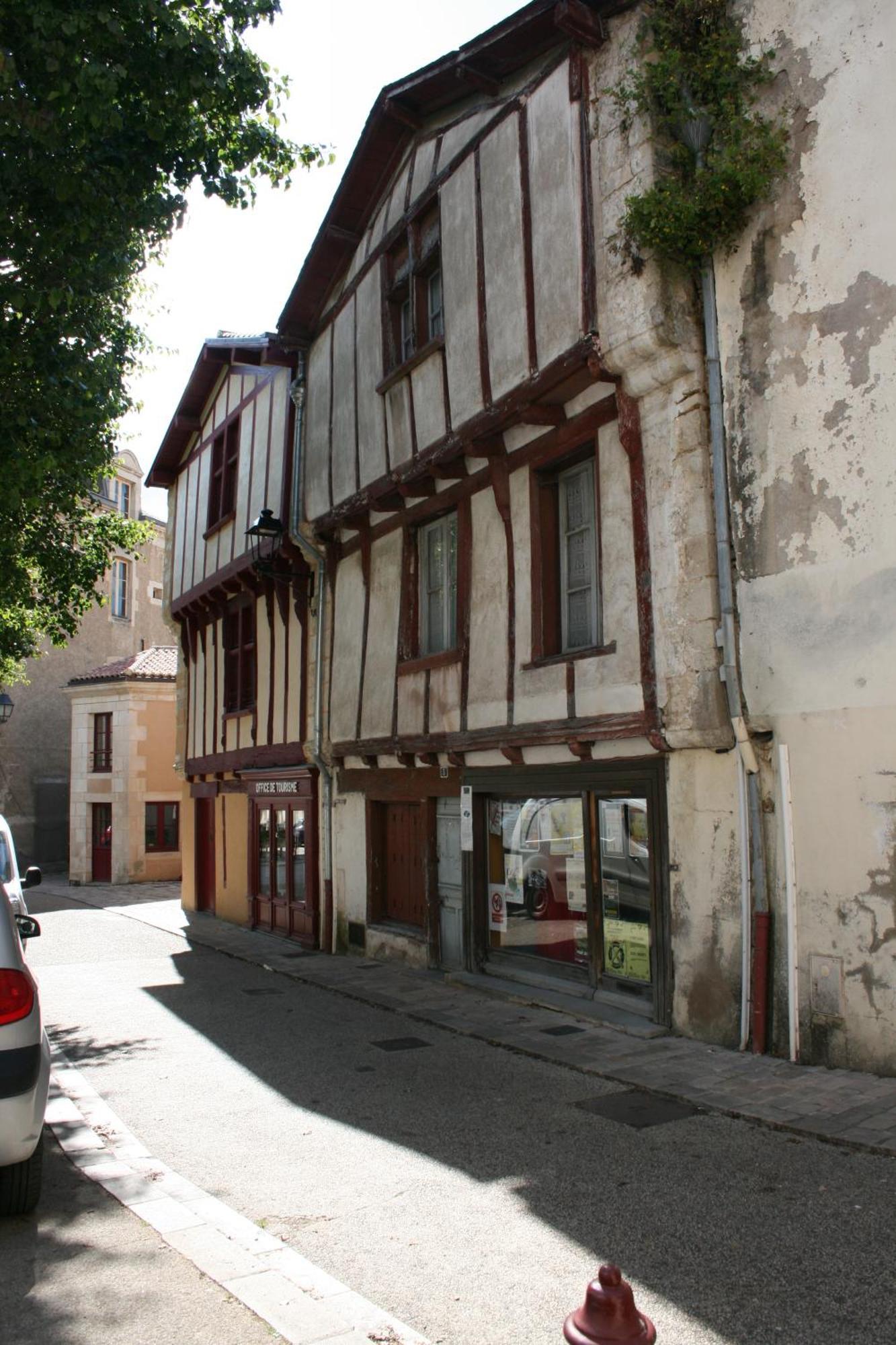 Les Nuits D'Aldearde Apartamento Airvault Exterior foto